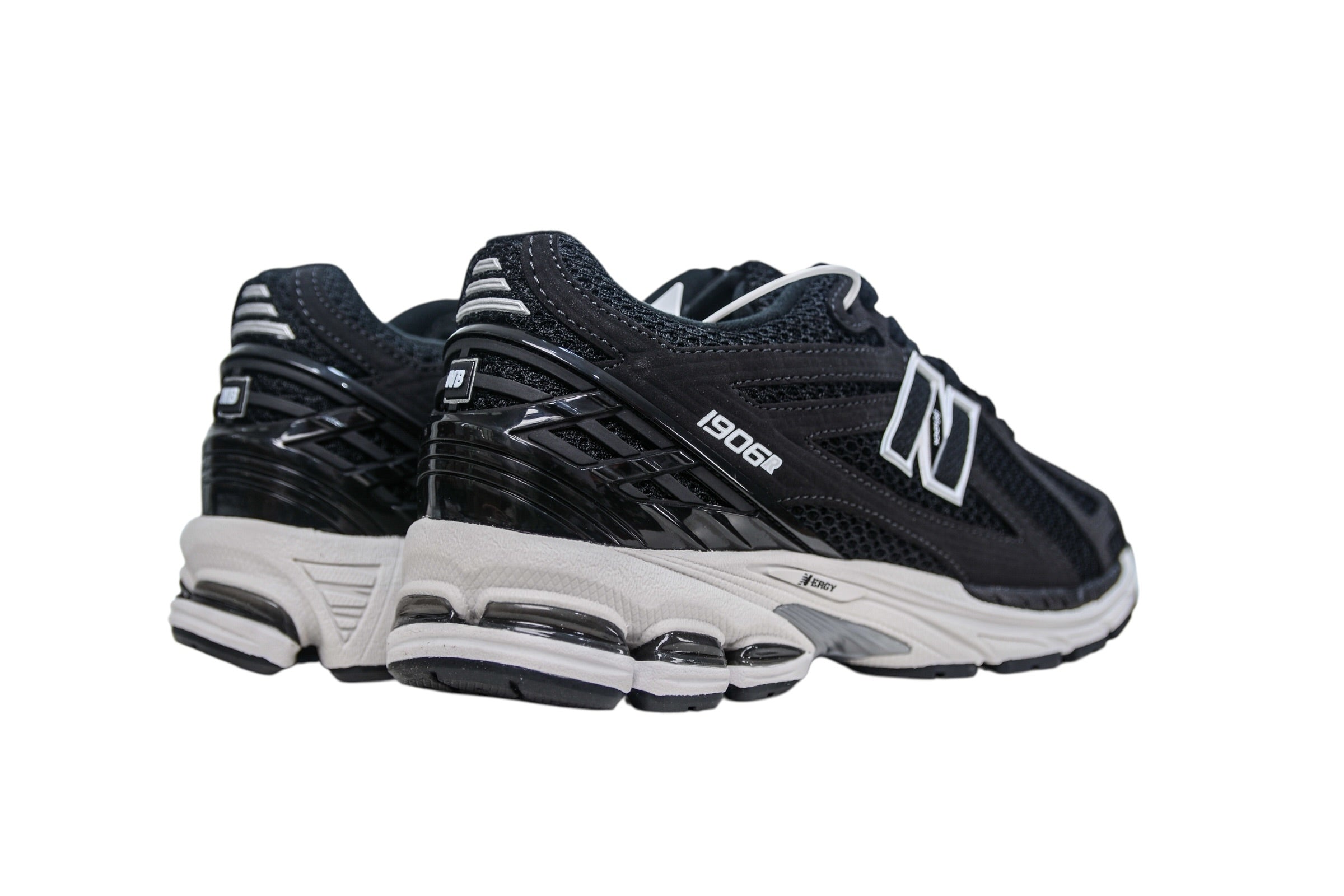 NEW BALANCE 1906R BLACK/WHITE