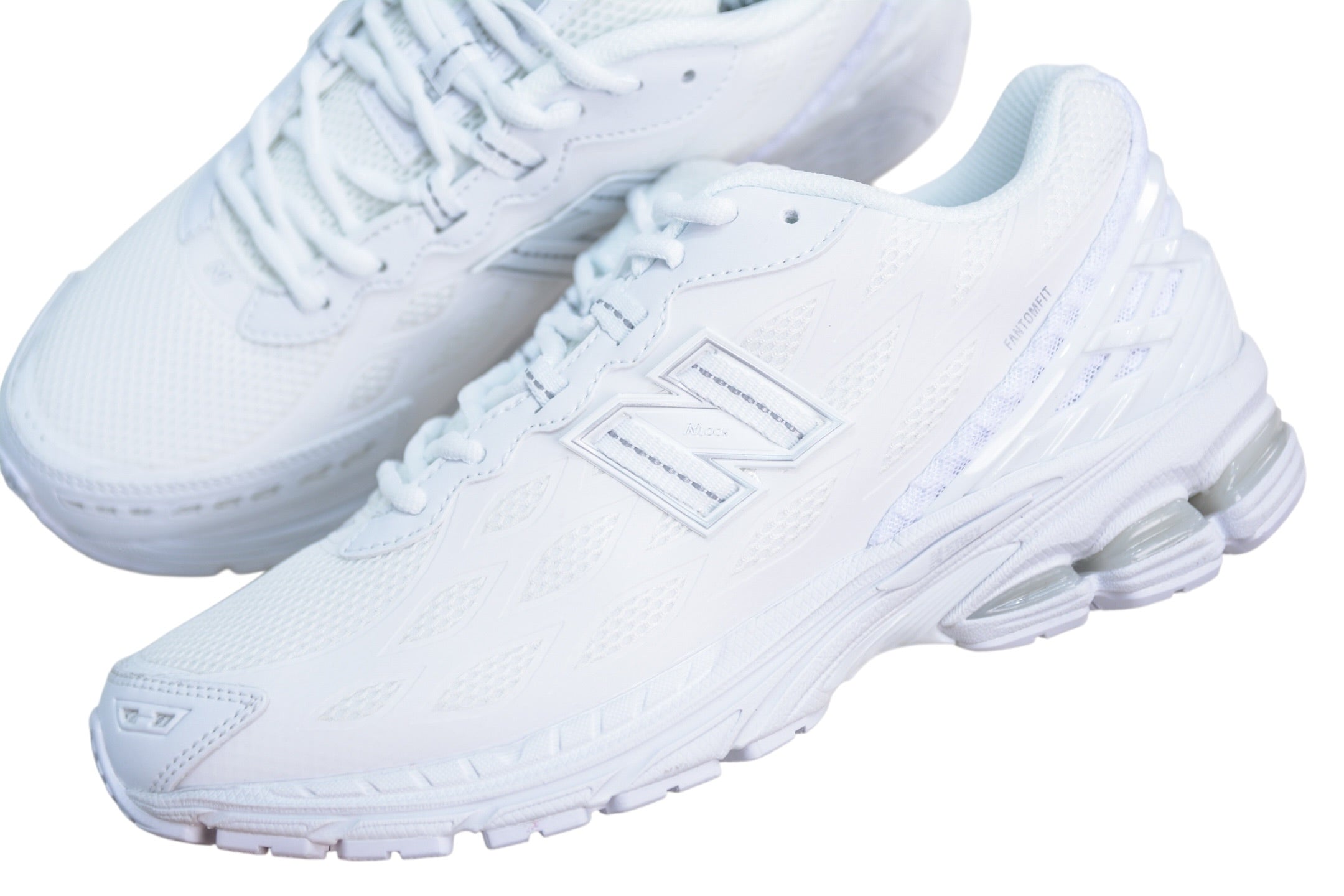 NEW BALANCE 1906R TRIPLE WHITE