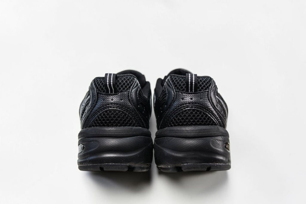 NEW BALANCE 530 TRIPLE BLACK