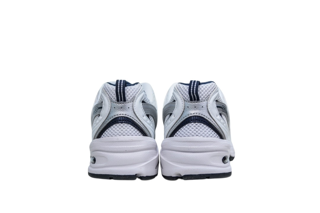 New Balance 530 Trainers – Silver/White